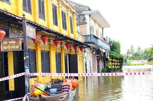 Hình ảnh phố cổ Hội An ngập chìm trong nước lũ