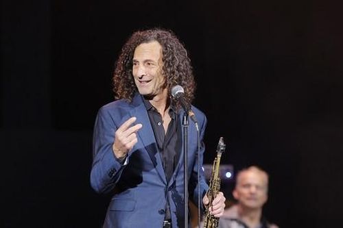 Huyền thoại Kenny G mê phở gà, nói chuyện bằng tiếng Việt