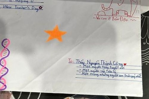 Trường đề nghị không tặng quà ngày nhà giáo: Sao lại phải 'cấm'?