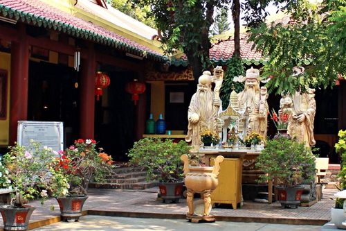 Ngôi chùa có tiếng chuông vọng từ ao sen, sở hữu loài cây quý hiếm bậc nhất