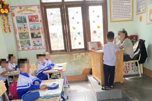 Xác minh việc học sinh lớp 6 'dạy học' thay mẹ
