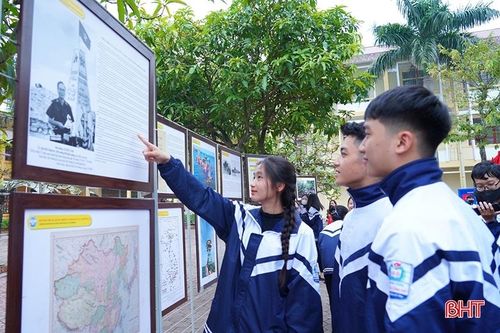 Triển lãm số 3D 'Hoàng Sa, Trường Sa là của Việt Nam' tại Nghi Xuân