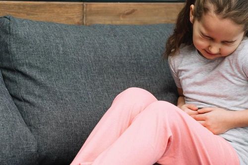 Đau dạ dày ở trẻ em: Cha mẹ cần làm gì để nhận diện đúng, sớm dấu hiệu