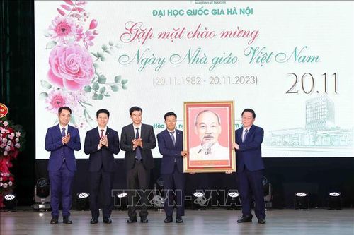 Trưởng ban Tuyên giáo Trung ương thăm, chúc mừng Đại học Quốc gia Hà Nội nhân ngày 20/11