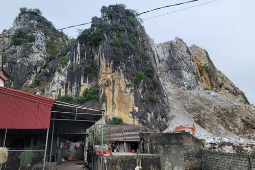 Tính mạng người dân như 'trứng treo đầu gậy' dưới chân mỏ đá