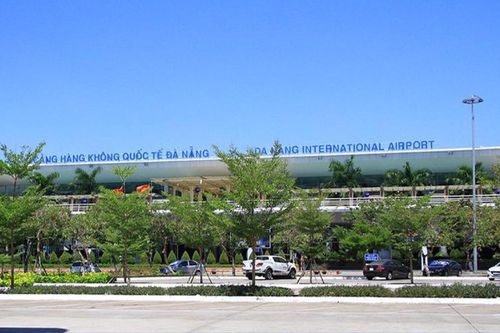 Chuyến bay phải hạ cánh trễ... do chó chạy rông trên đường băng