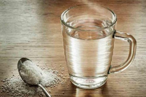Thêm vài hạt muối vào cốc nước uống mỗi sáng, sức khỏe thay đổi bất ngờ
