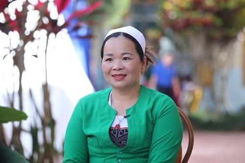 Cô giáo Mường bán bò mua thuyền chở học sinh đến trường
