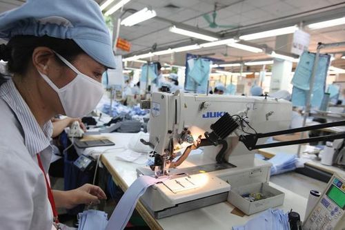 Kinh doanh 'lao dốc', ngành dệt may đặt kỳ vọng vào mùa mua sắm cuối năm