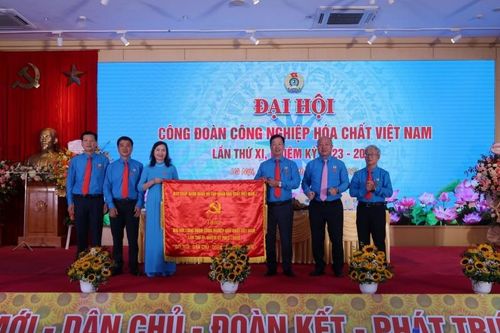 Phối hợp với chuyên môn tổ chức tốt các phong trào thi đua