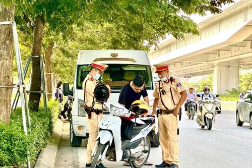 Hà Nội: Xử lý 252 trường hợp vi phạm giao thông trong ngày 15/11