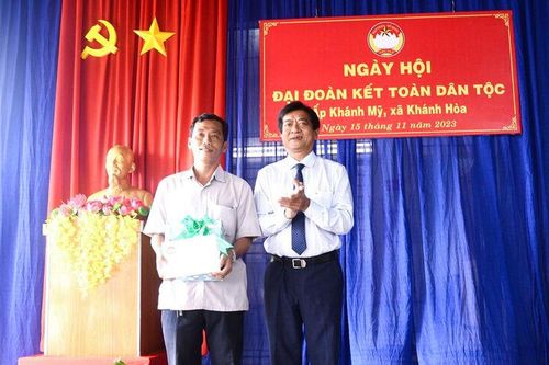 Tổ chức Ngày hội Đại đoàn kết toàn dân tộc ở ấp Khánh Mỹ