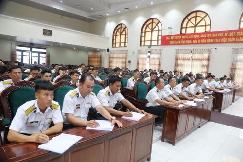 Vùng 4 Hải quân: Bồi dưỡng kiến thức quốc phòng và an ninh cho đối tượng 3, 4
