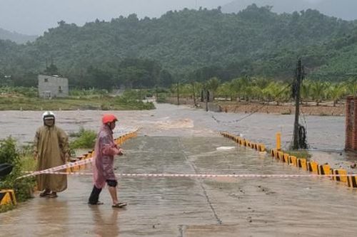 Mưa lũ gây ngập úng một số khu vực