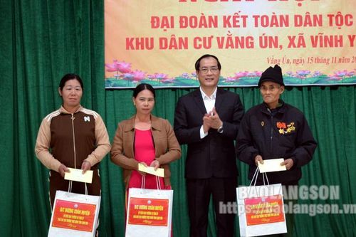 Lãnh đạo UBND tỉnh dự ngày hội Đại đoàn kết tại huyện Bình Gia