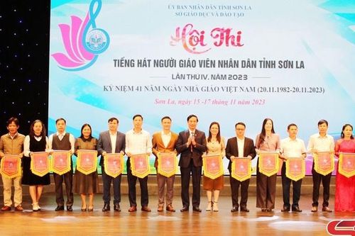 Khai mạc Hội thi 'Tiếng hát Người giáo viên nhân dân' tỉnh Sơn La lần thứ IV