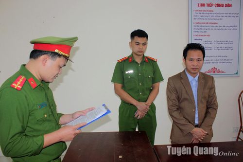 Khởi tố vụ án, bị can về hành vi làm giả con dấu, tài liệu của cơ quan, tổ chức; sử dụng tài liệu giả của cơ quan, tổ chức