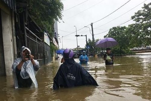 Học sinh tiếp tục nghỉ học do mưa lũ