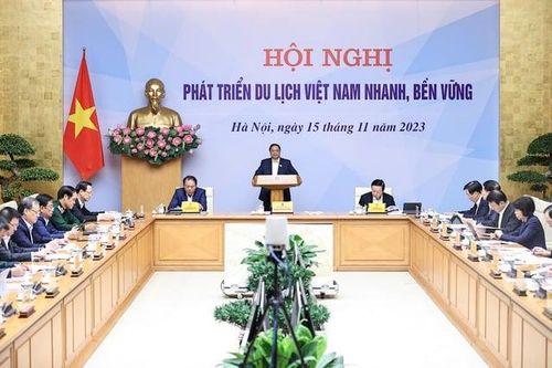 Thủ tướng: Du khách nội địa đang có dấu hiệu chững lại