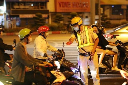 Dự luật mới cho phép CSGT dừng xe kiểm tra hành chính mà không cần 'chuyên đề'?