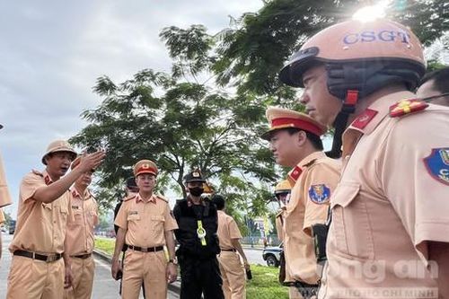 Theo chân các tổ tuần tra Công an TPHCM, xử lý vi phạm giao thông trên Quốc lộ 1