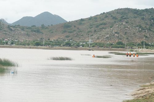 Nam sinh lớp 6 ở Ninh Thuận mất tích, nghi ngã xuống ao