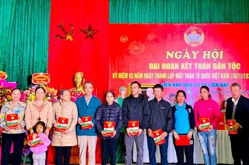 Sôi nổi Ngày hội Đại đoàn kết tại Liên Bạt
