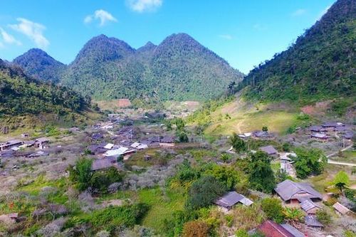 Nâng cao đời sống đồng bào dân tộc trên địa bàn biên giới bằng phát triển du lịch