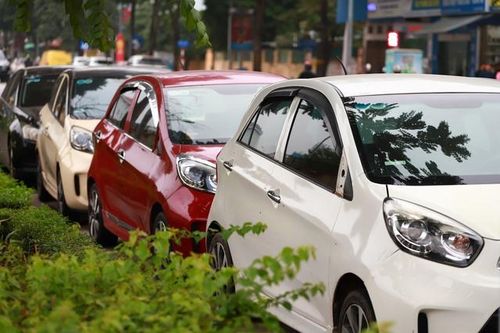 Lý giải việc hàng loạt ô tô mất gương, mất cần gạt nước khi đỗ trên đường Lê Trọng Tấn