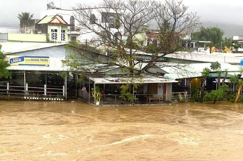 Quảng Nam, Quảng Ngãi: Gồng mình trong mưa, lũ
