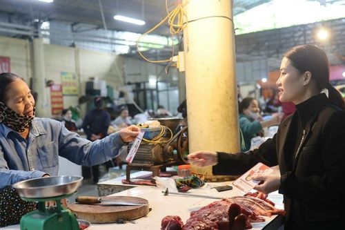 Tây Hồ đẩy mạnh thanh toán không dùng tiền mặt tại các chợ