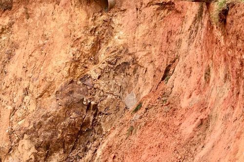 Quảng Ngãi: Sạt lở cô lập hàng chục hộ dân