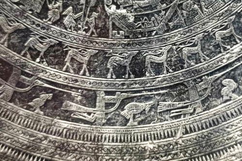 Người Đông Sơn vẽ, nặn người Đông Sơn (kỳ 6): Thợ cả Đông Sơn và những cách tạo hình mang tính thời đại