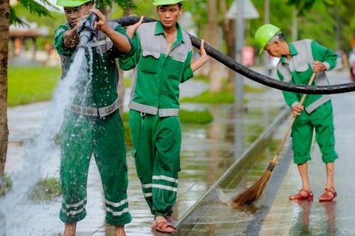 Nước rút, người dân Huế tất bật dọn vệ sinh môi trường
