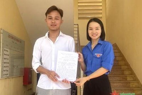 Sinh viên đại học viết đơn tình nguyện nhập ngũ