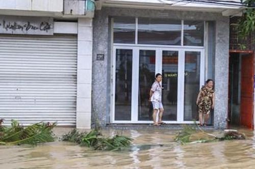 Khánh Hòa: Nhiều tuyến đường ngập nặng do mưa lớn