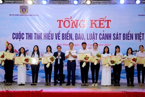Cảnh sát biển đồng hành với ngư dân & học sinh