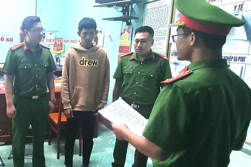 Trộm thiết bị tàu cá