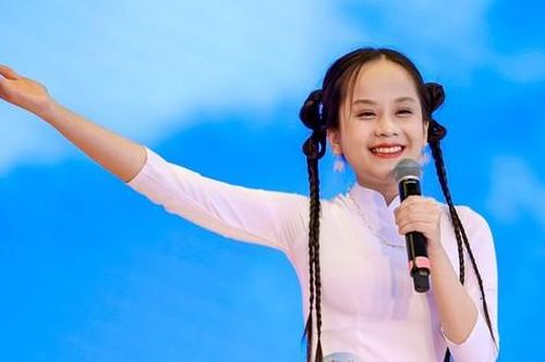 Nữ sinh trường THPT chuyên Ngoại ngữ giành giải Nhì cuộc thi Nhịp cầu Hán ngữ tại Trung Quốc