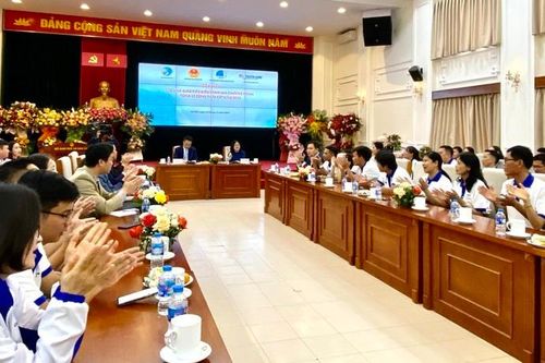 58 thầy cô được vinh danh tại chương trình 'Chia sẻ cùng thầy cô'