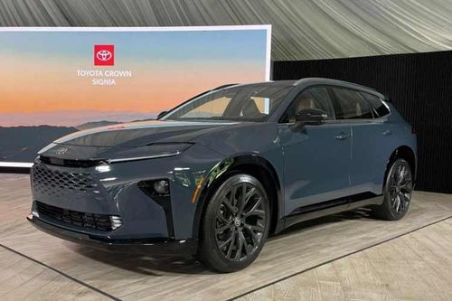Cận cảnh Toyota Crown Signia - 'đối thủ' Hyundai SantaFe và Kia Sorento