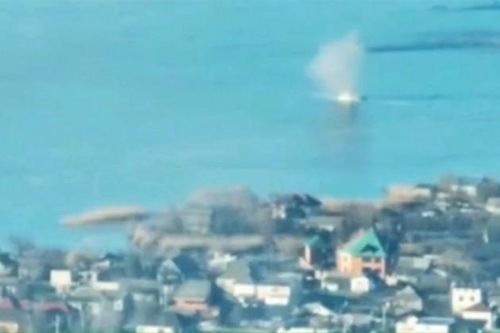 Không quân, pháo nhiệt của Nga áp tấn công quân Ukraine vượt sông Dnepr