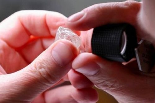 Trừng phạt Nga: EU sắp 'ra tay' với kim cương, LNG? Đan Mạch nhắm tới dầu mỏ, danh sách của Czech thêm dày