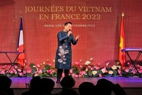Chàng nghệ sĩ Việt lan tỏa làn điệu dân ca Ví, Giặm ra thế giới