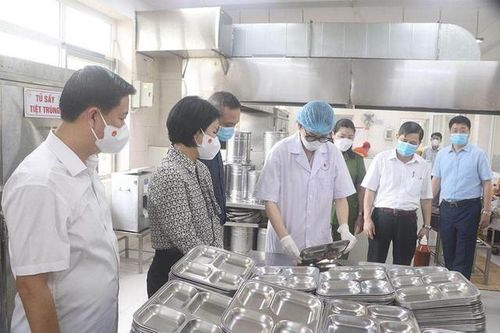 Đẩy mạnh kiểm tra an toàn vệ sinh thực phẩm tại bếp ăn tập thể tại Hà Nội