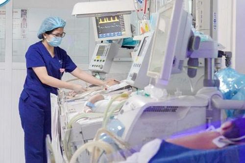 2 trẻ nguy kịch do mổ lấy thai khi chưa có cơn chuyển dạ