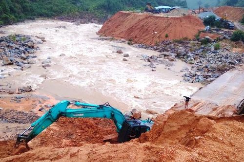 Sơ tán khẩn cấp hơn 4.000 người dân ở Quảng Nam