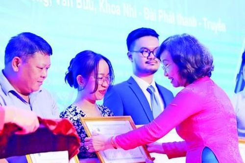 Những đề tài… nhặt