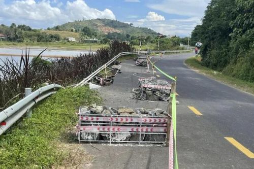 Tỉnh lộ 7 ở Đắk Lắk sạt lở, nứt toác tiềm ẩn tai nạn giao thông