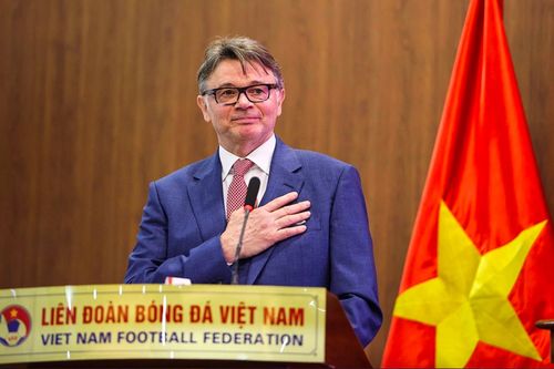 HLV Troussier 'truyền lửa' cho màn xuất quân của học trò